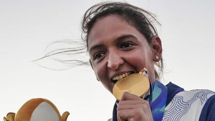 cricket-captain-harmanpreet-kaur-resigned