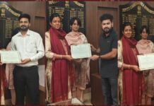 ई-सेवा पोर्टल पर लंबित आवेदनों के निपटारे में बेहतर प्रदर्शन करने वाले अधिकारियों को जिलाधीश ने किया सम्मानित