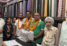 एक जोत सेवा समिति ने दिव्यांग लड़की को भेंट की सिलाई मशीन