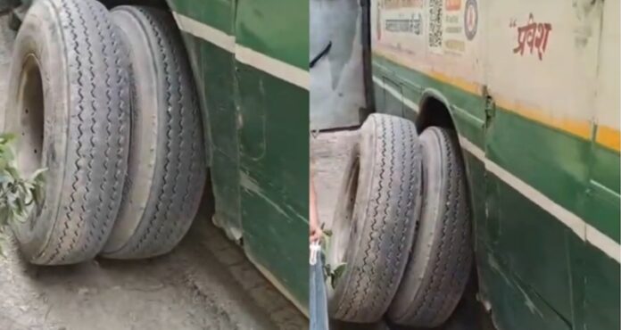 himachal-bus-passengger