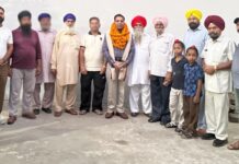 दिव्यांग नेता नरेश कुमार हांडा के चेयरमैन बनने पर गांव ढक्कोवाल में हुआ विशेष सम्मान