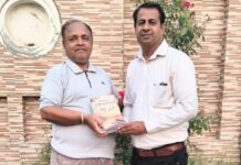 जीवन के अनुभव बने कविताओं की प्रेरणा, लेक्चरर अशोक कुमार ने लिखी पहली पुस्तक