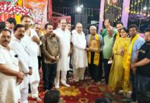 श्री राम दरबार में प्रसाद की सेवा करने पर श्री नंद अन्नपूर्णा मदिर प्रबंधकों का सम्मान