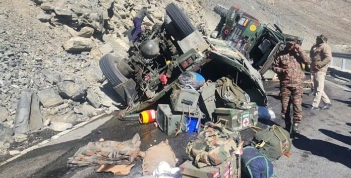 kinnaur-army-trucks-civil-truck-accident-four-soldiers-injured