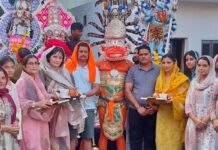 मंदिर निर्माण हेतु दरवीर राज व भटोया परिवार ने भेंट की दान राशि