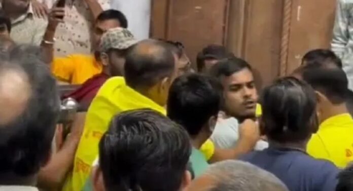 mathura-devotees-and-guards-clash-at-banke-bihari-temple-leading-to-a-scuffle-vrindavan