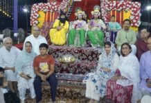 श्री राम लीला में पुष्प वाटिका में माता सीता व भगवान राम की भेंट और शिव धनुष तोड़ने की लीला का मंचन देख भावविभोर हुए श्रद्धालु