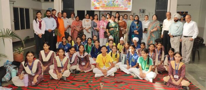 rotary-club-hoshiarpur-in-school