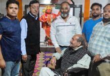 रोटरी क्लब ऑफ होशियारपुर ने निराश्रित दिव्यांग को व्हीलचेयर दान की